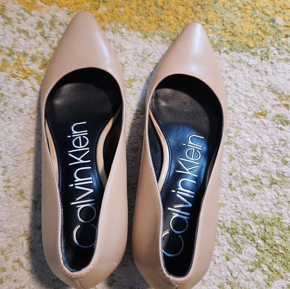 Calvin Klein Pump - Picture 3 of 5